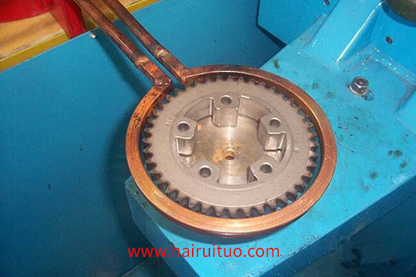 超音頻自動淬火成套設備根據(jù)工件量身定制高頻加熱電源