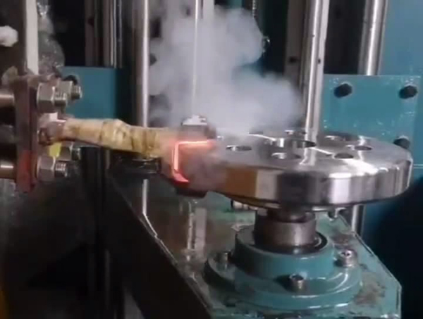 來自廣西的朱女士考察海瑞拓超音頻淬火機(jī)廠家并下單訂購(gòu)