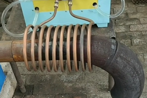 高頻淬火設(shè)備工廠根據(jù)客戶產(chǎn)品制作線圈