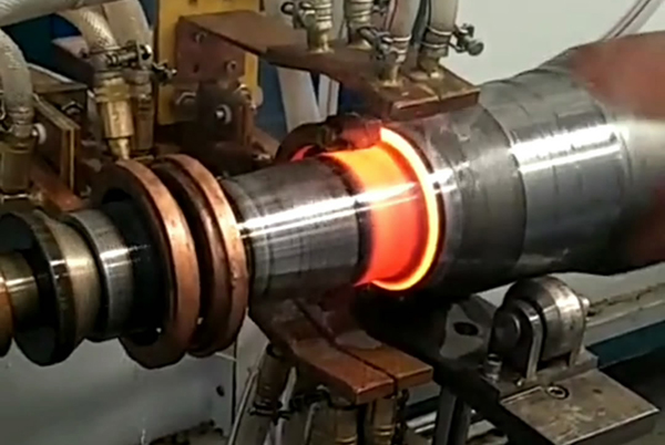 軋鋼中頻加熱爐廣泛應(yīng)用于淬火、機(jī)械設(shè)備熱處理等各行各業(yè)(圖3)